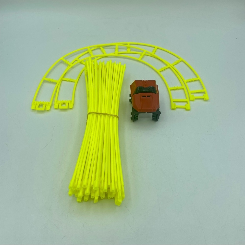 K'NEX Roller Coaster Yellow Track Car 18 Pcs Parts 15406 Clock Work Thrill Rides